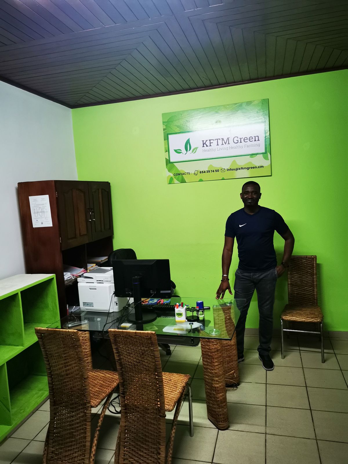 Intérieur du bureau d'administration KFTM Green à Kribi