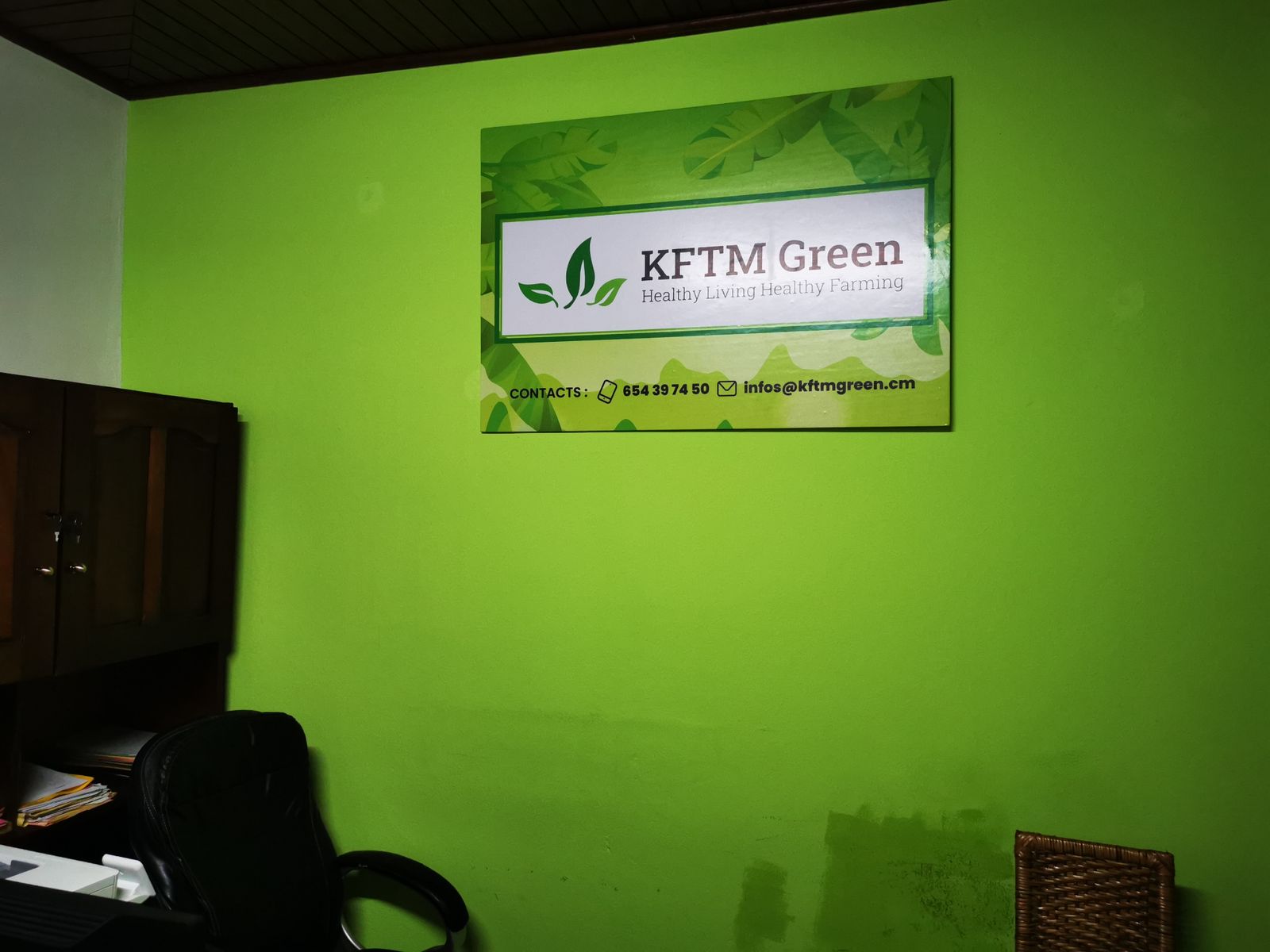 Panneau officiel KFTM Green au siège de Kribi